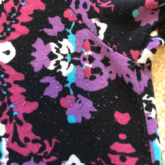 LuLaRoe Perfect T - Picture 3 of 5